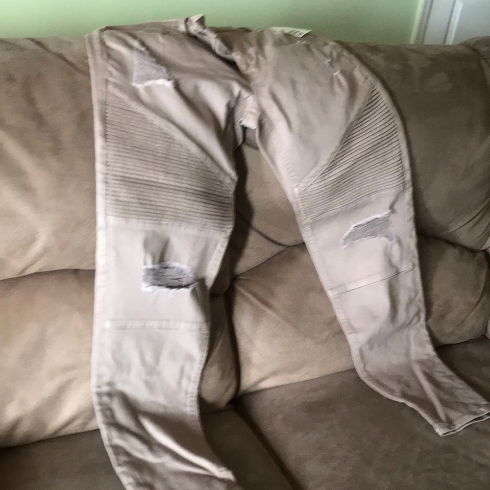 Distressed kaki pants